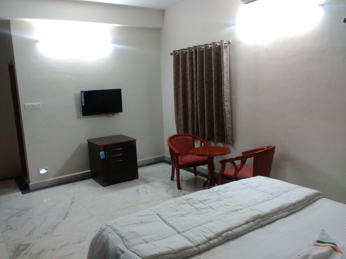Fresh Living Prime Banjara Hotel Hyderabad Exterior photo